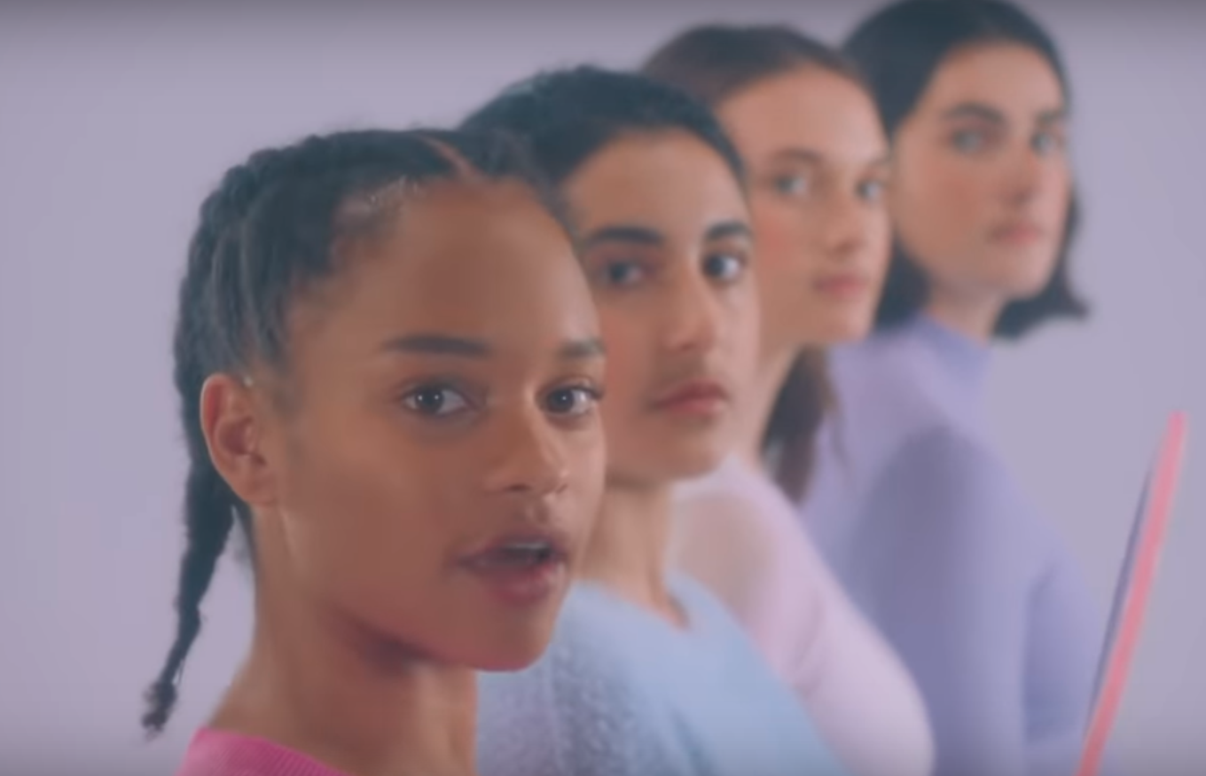 Момичета: Не се срамувайте от мустаците си! main image