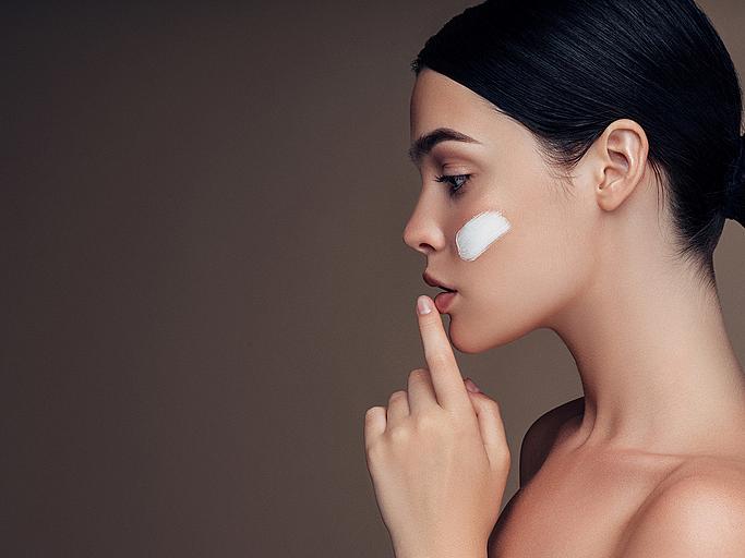 Трябва ли на 20+ да се притеснявам за бръчките? main image