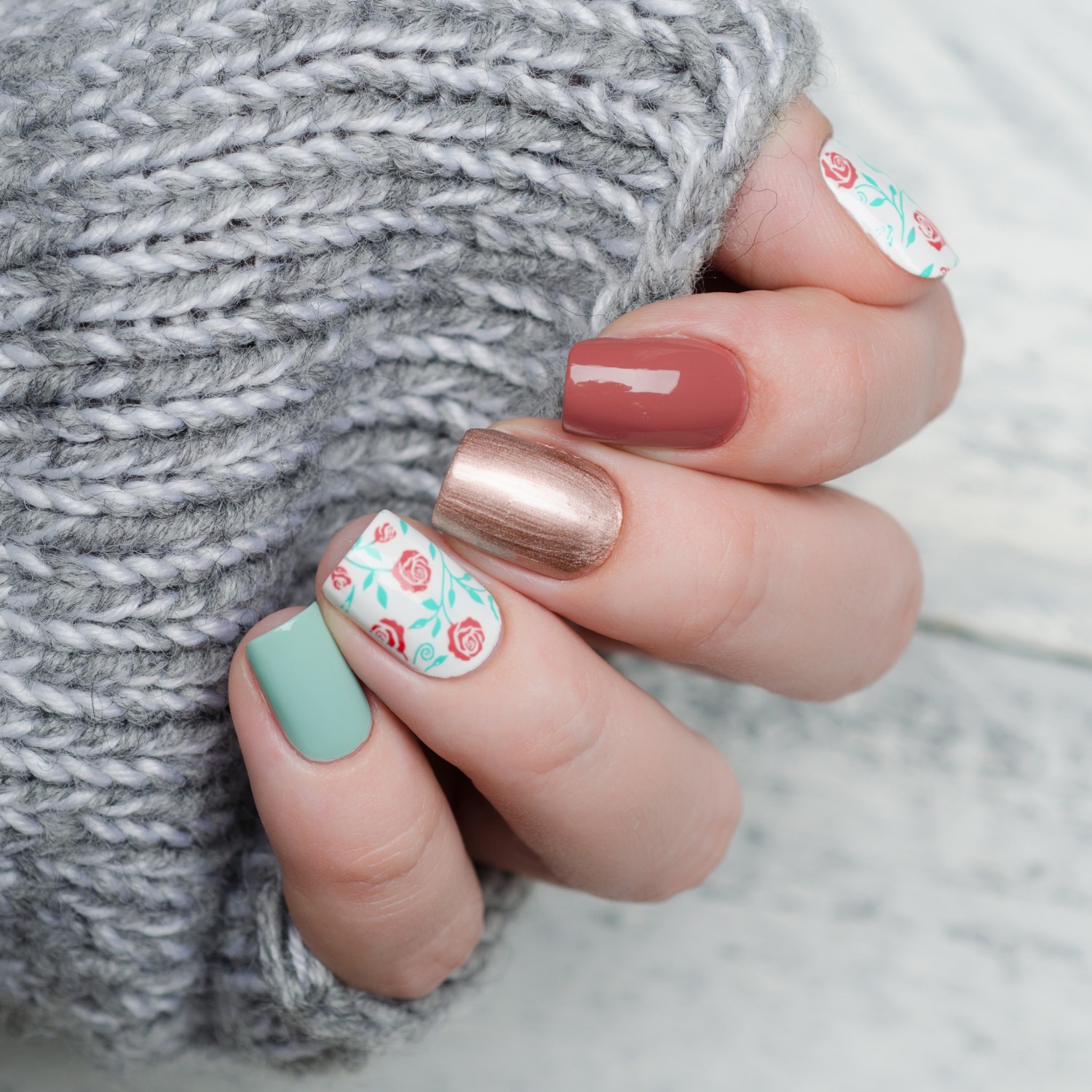 product Поставяне на декорации, пигменти, пудри и камъни за маникюр image carousel