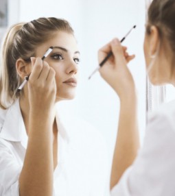 article 5 проблема - 5 грешни и 5 верни решения с фон дьо тен, пудра и червило thumbnail