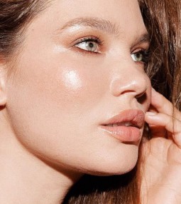 article Как дебеланка с лице на Барби взриви социалните мрежи thumbnail