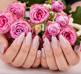 offer Ноктопластика с акрилен прах върху естествени нокти thumbnail