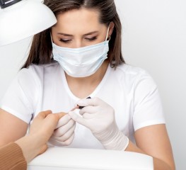 offer Сваляне на ноктопластика с UV гел thumbnail