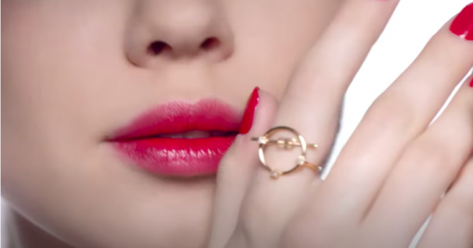 video Как да постигнем омбре ефект за устните? cover photo